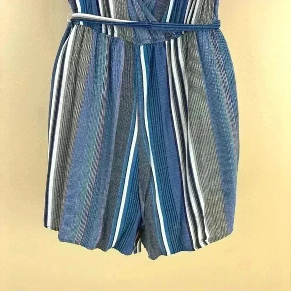 TRIXXI Rayon Striped V-Neck Tie Waist Open Back Mini Shorts Romper Size S - Picture 9 of 15
